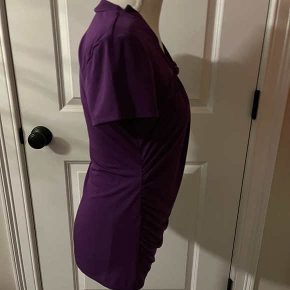 Women’s size small short sleeve blouse. - Picture 3 of 6